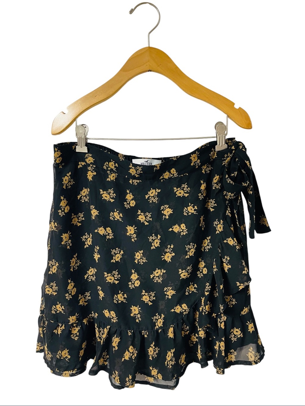 HOLLISTER CO Ultra High-Rise Black Floral Tie-Waist Mini Skirt with Ruffle Hem - Picture 2 of 11